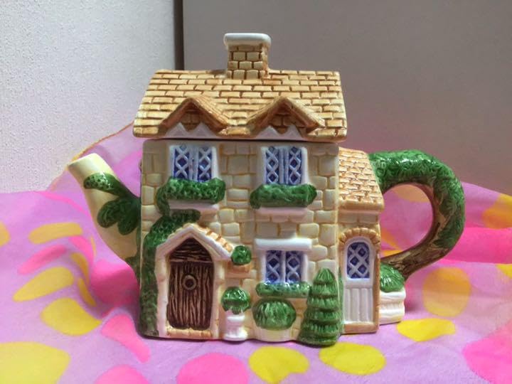 Heritage Mint ヴィンテージ　ティーポット 80’S お家 Amazon.co.jp: Heritage Mint Vintage Teapot 80'S Home : Home & Kitchen